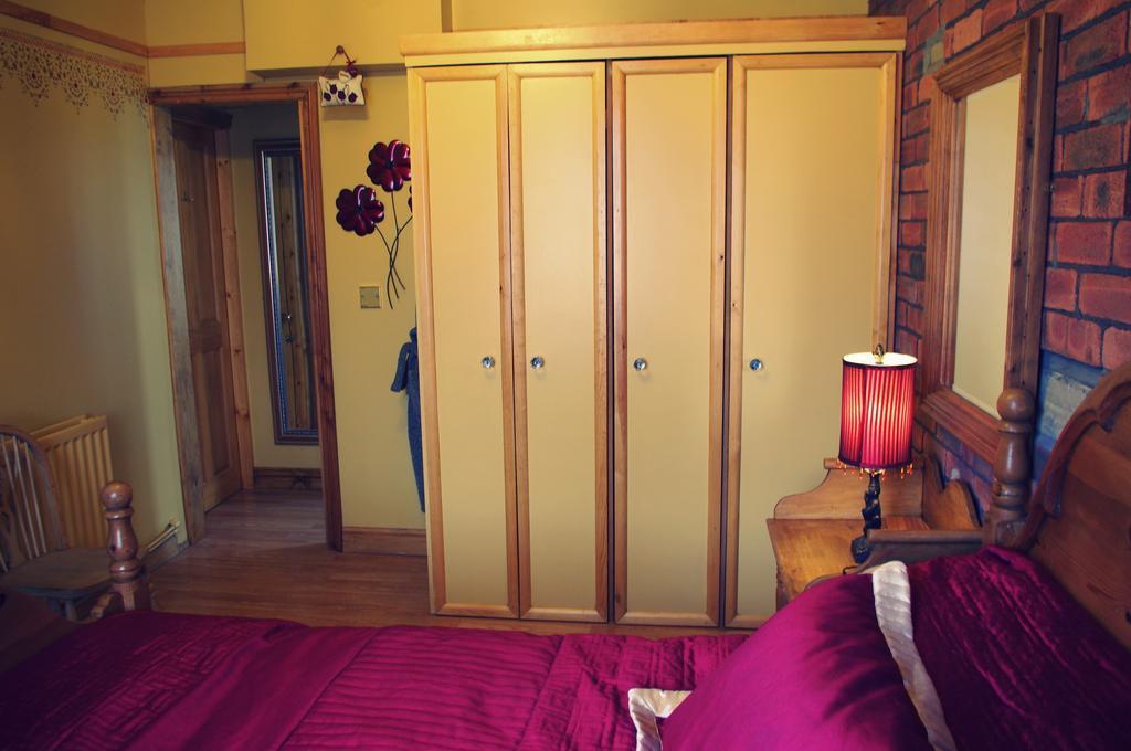 Crown House Suites Halifax Room photo